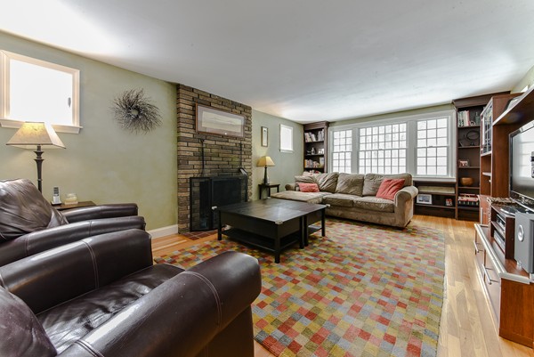 122 Haynes Road Sudbury, MA 01776 - Photo 3 of 26 Gallery Image 3