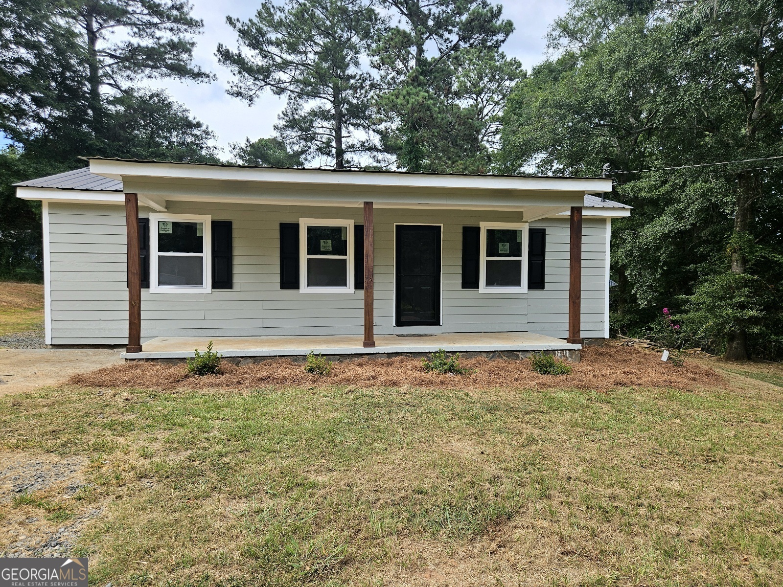 997 Cardinal Street Thomaston, GA 30286 - Photo 1 of 1 a front view of a house with a yard