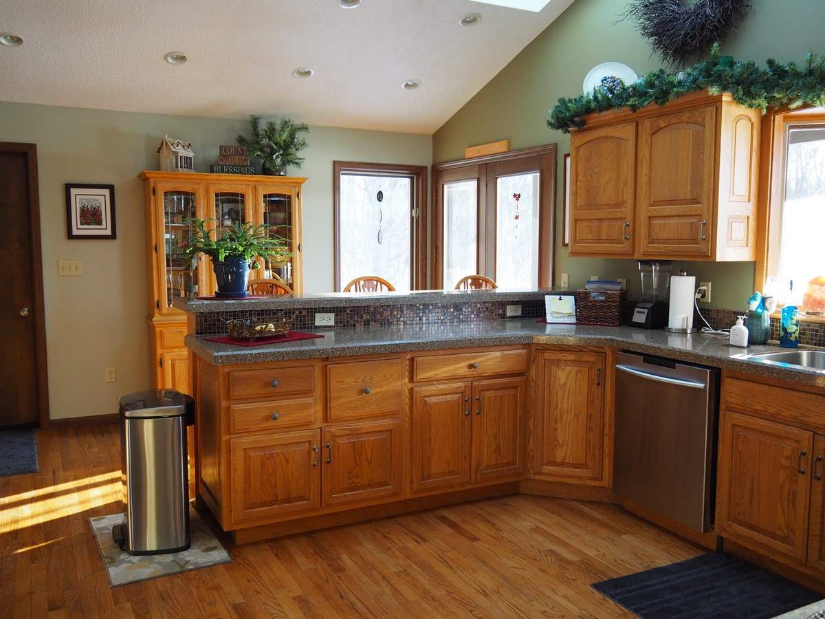 692 North Marshall Road Beulah, MI 49617 - Photo 6 of 36 1842816-5.JPG