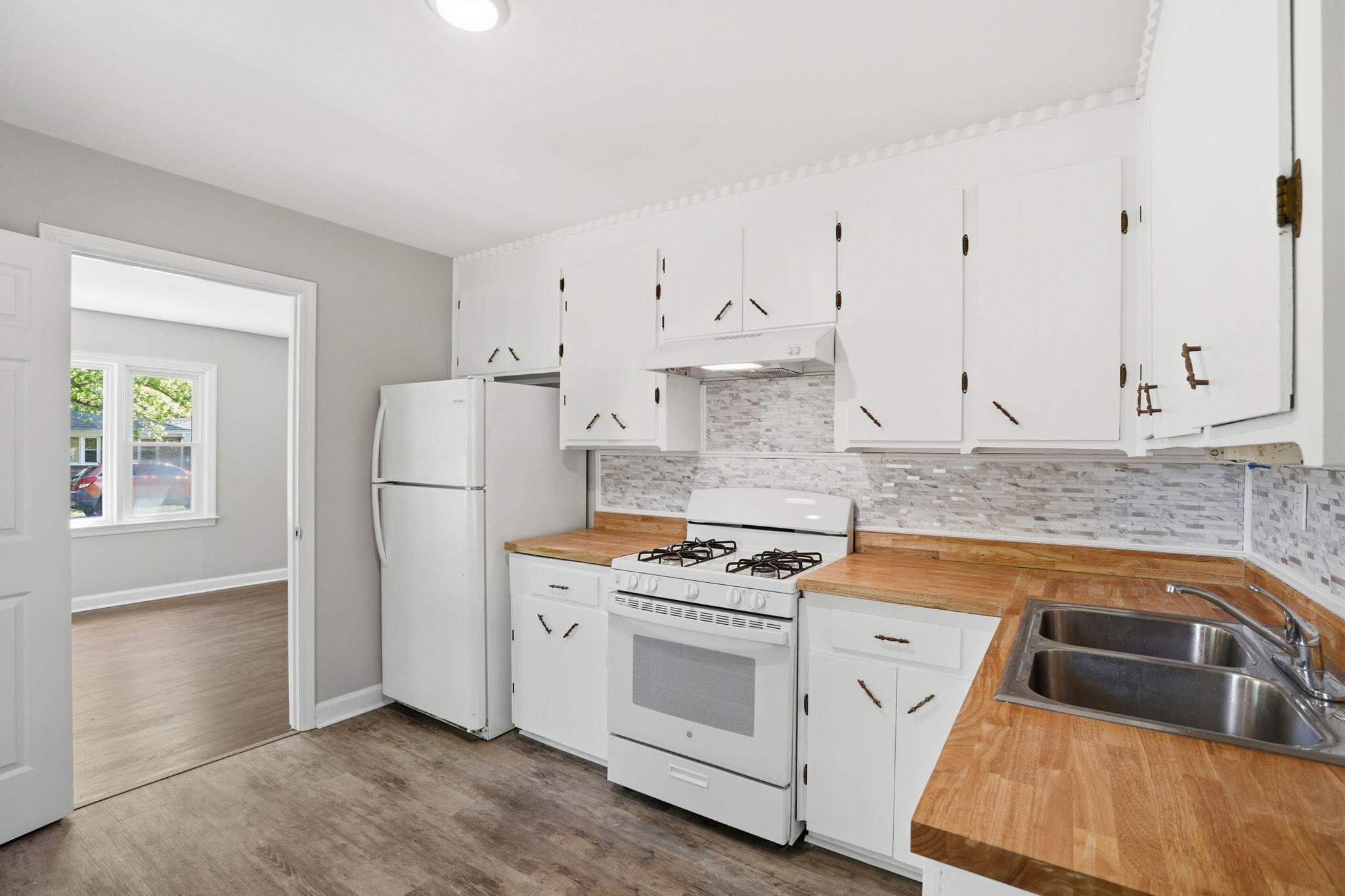 331 Annette Drive Goose Creek, SC 29445 - Photo 11 of 39 9-web-or-mls-008_DSC09563