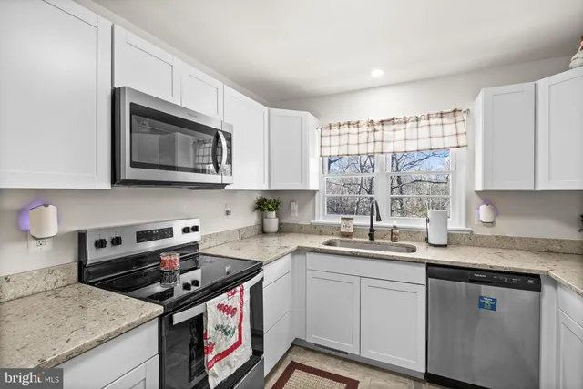 $460,000 | 610 Kings Highway, Fredericksburg, VA 22405