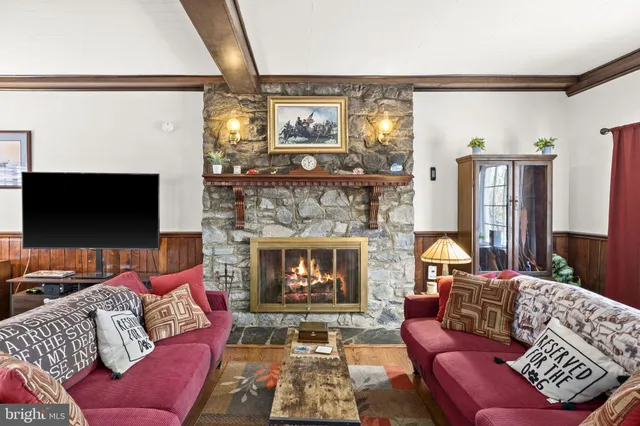 $460,000 | 610 Kings Highway, Fredericksburg, VA 22405