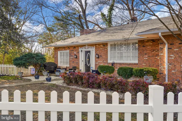 $460,000 | 610 Kings Highway, Fredericksburg, VA 22405