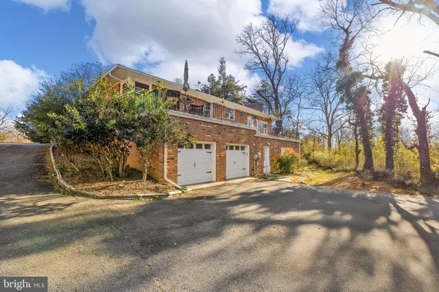 $460,000 | 610 Kings Highway, Fredericksburg, VA 22405