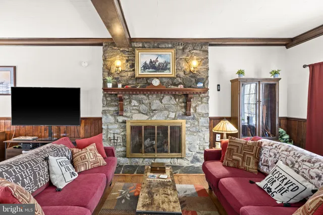 $460,000 | 610 Kings Highway, Fredericksburg, VA 22405