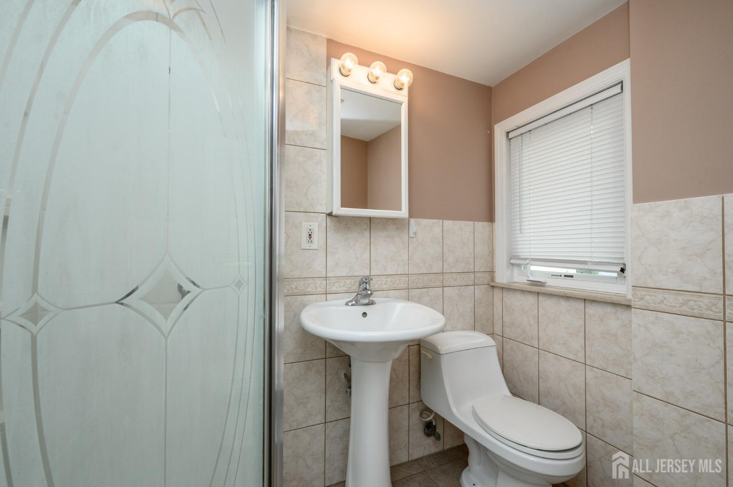 54 Starlight Drive Colonia, NJ 07067 - Photo 4 of 34