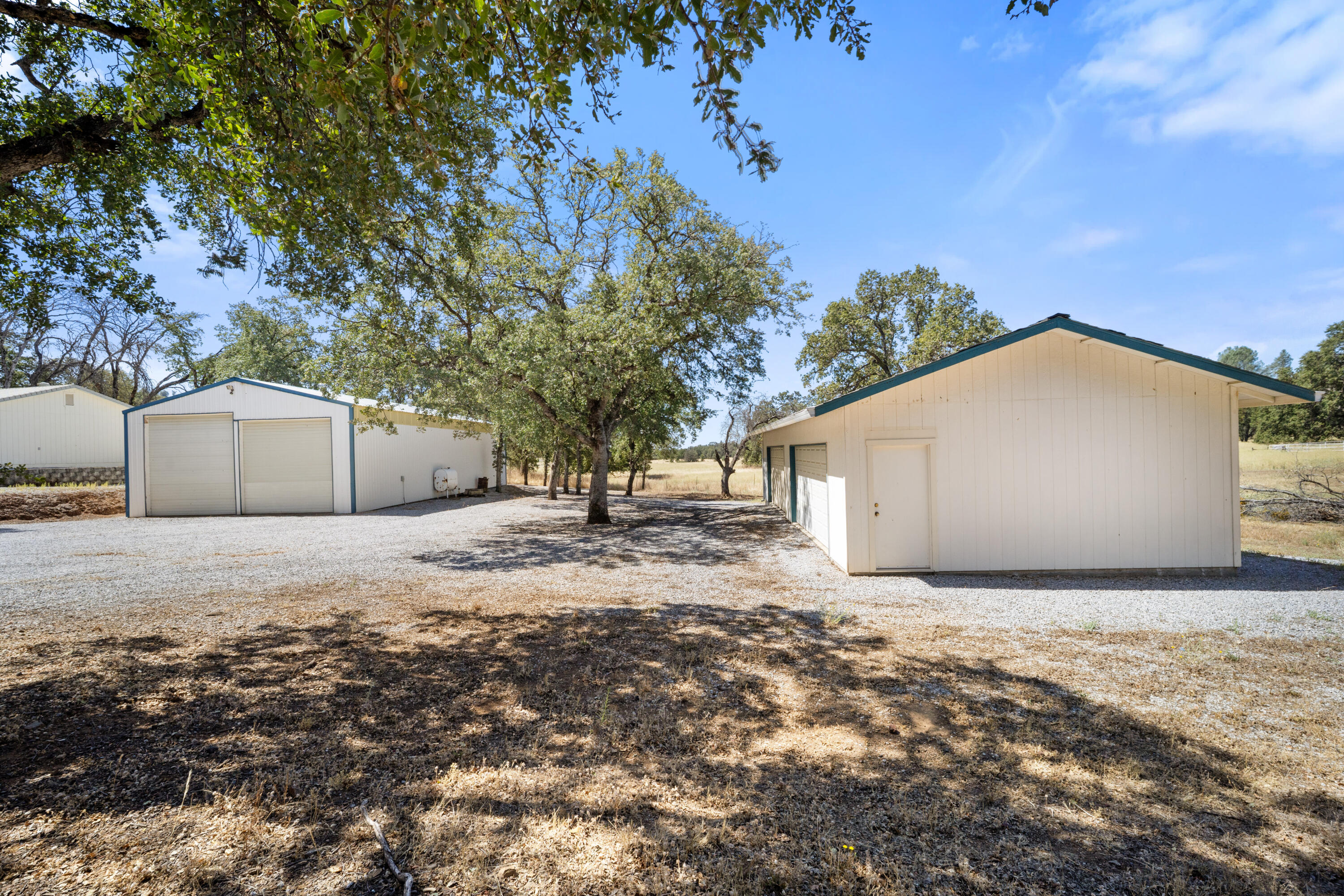 19331 Flintstone Road Redding, CA 96003 - Photo 3 of 18 Exterior10