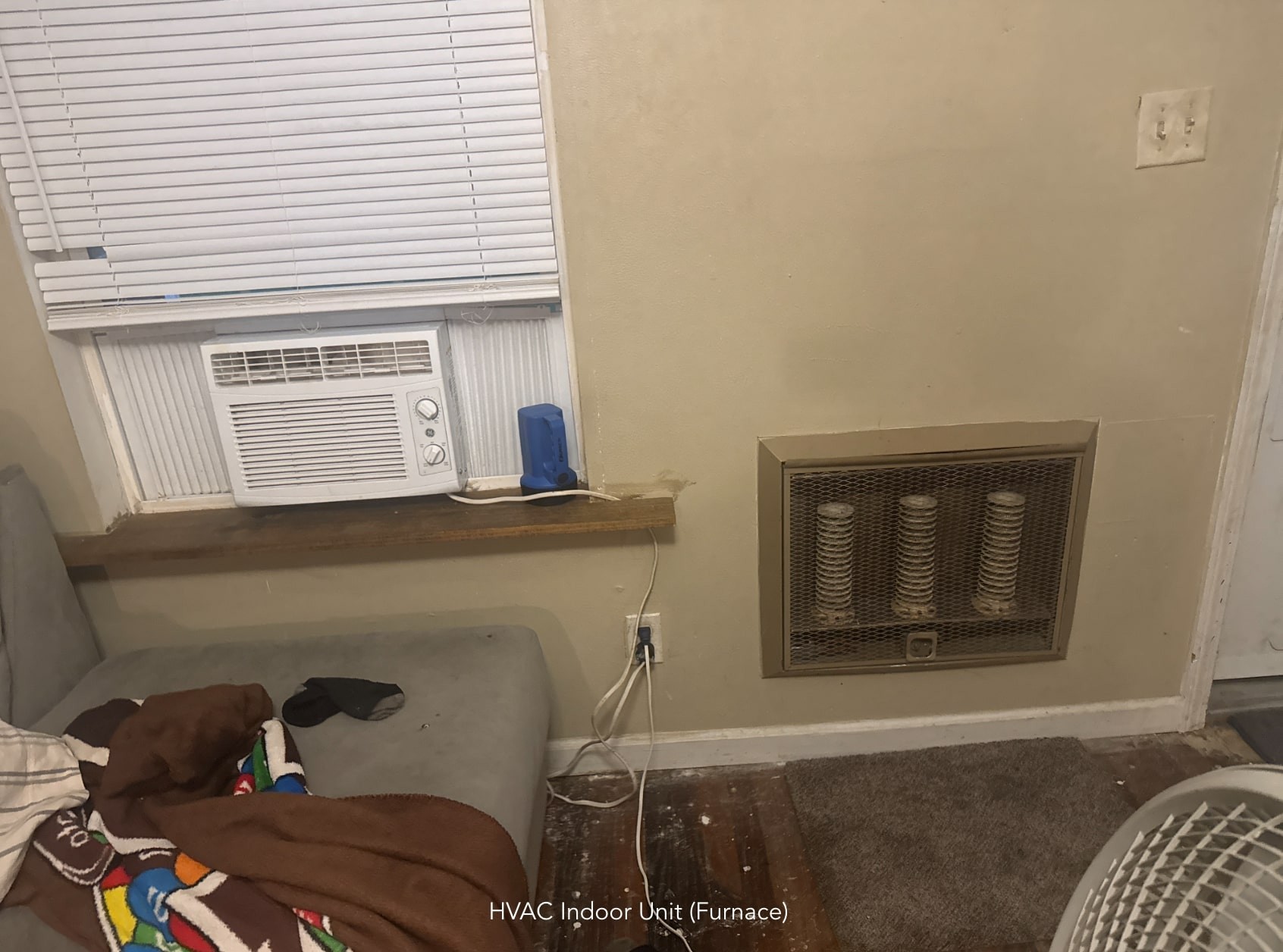 1047 Perry Switch Road Jackson, TN 38301 - Photo 27 of 36 a bedroom with a bed and a window