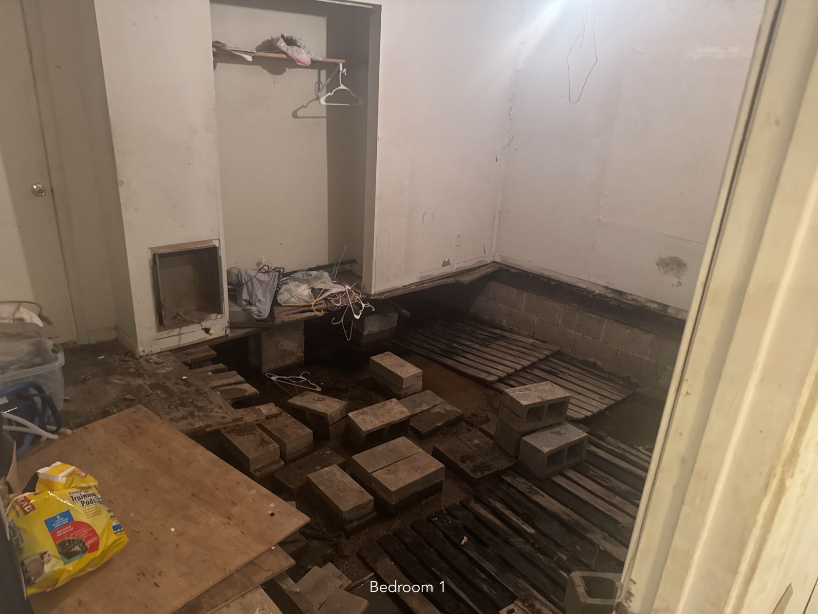1047 Perry Switch Road Jackson, TN 38301 - Photo 32 of 36 a bathroom with a granite countertop sink and a mirror