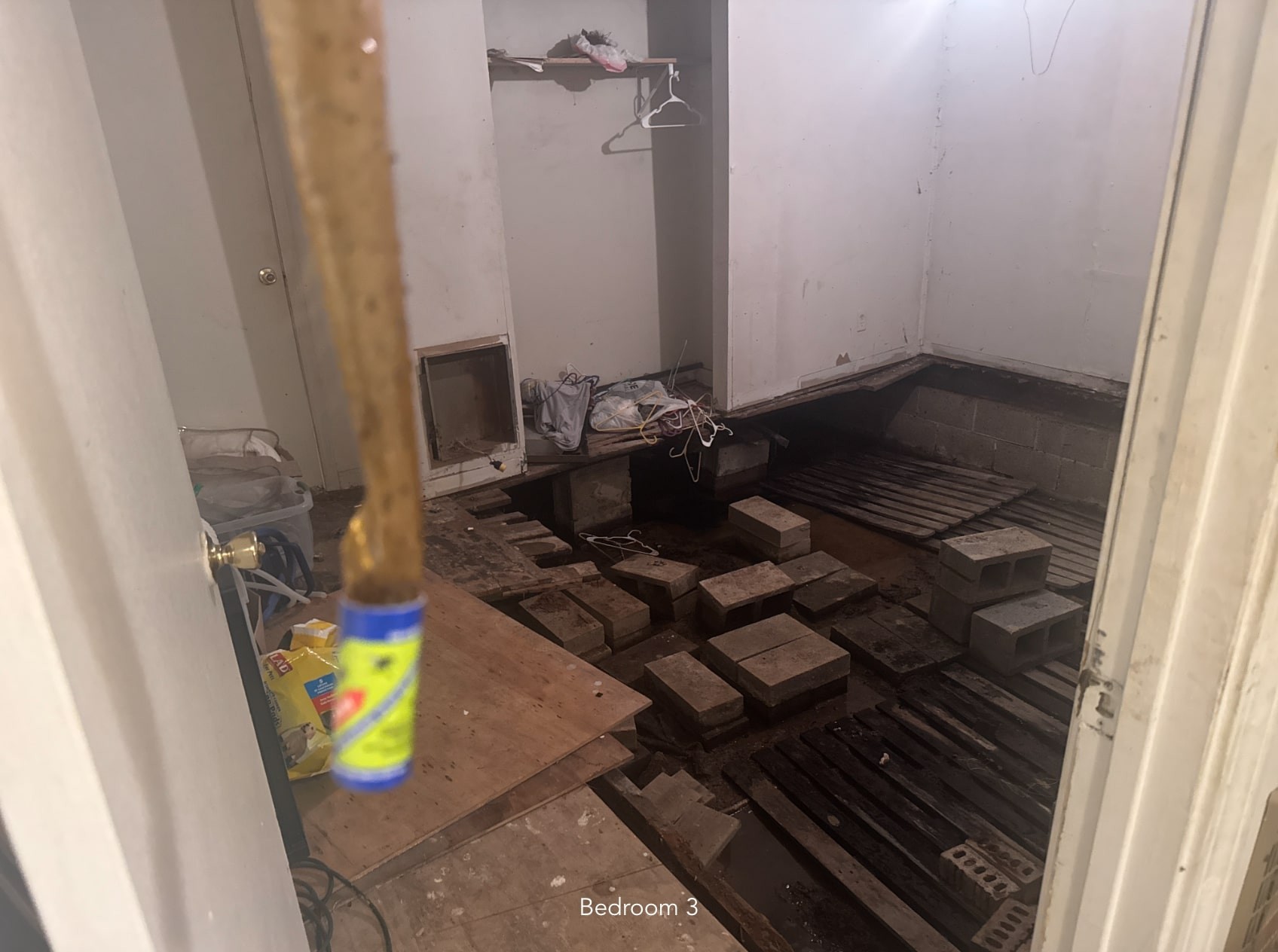 1047 Perry Switch Road Jackson, TN 38301 - Photo 34 of 36 a bathroom with a sink and a mirror