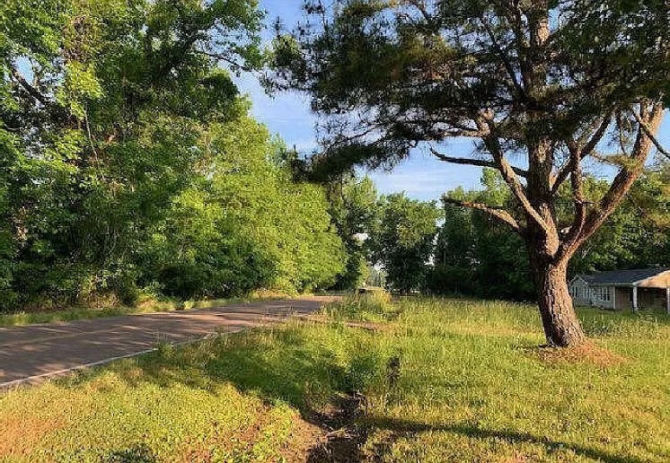 1047 Perry Switch Road Jackson, TN 38301 - Photo 4 of 36 a view of swimming pool with a yard