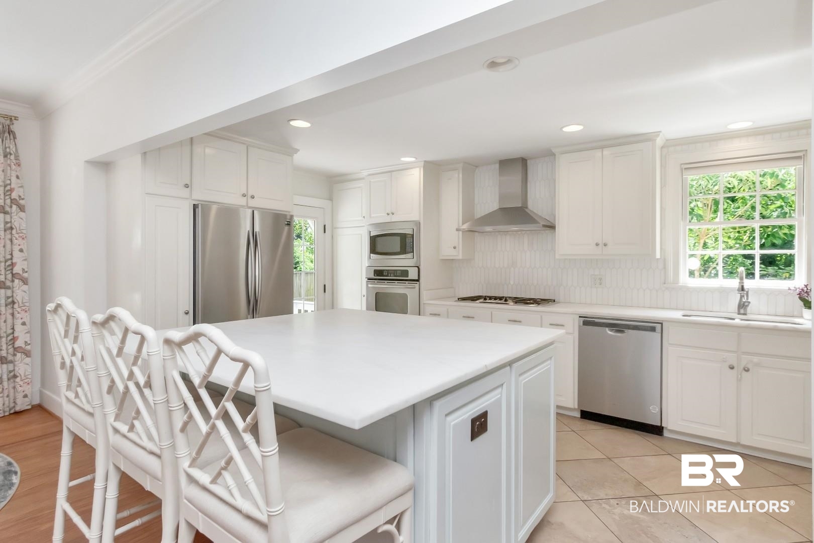 2009 Old Shell Road Mobile, AL 36607 - Photo 20 of 55