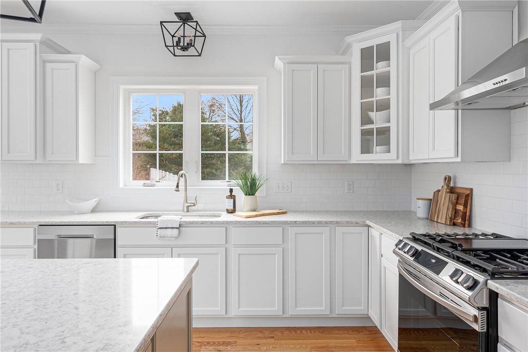 9 Scarlett Way Cranston, RI 02921 - Photo 7 of 36