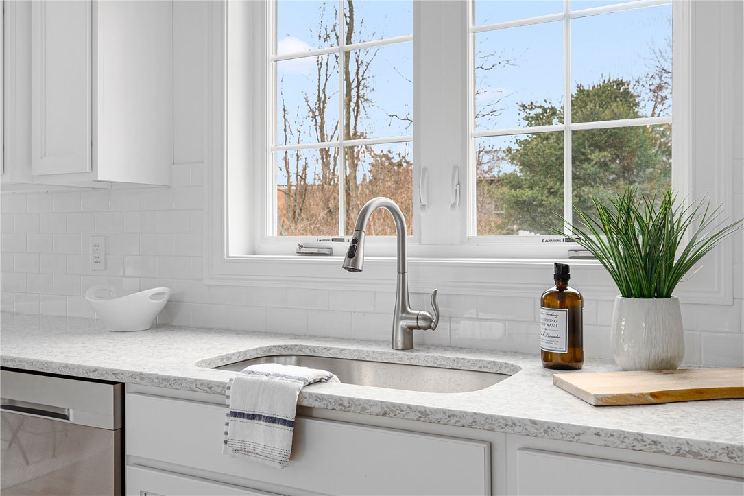 9 Scarlett Way Cranston, RI 02921 - Photo 10 of 36