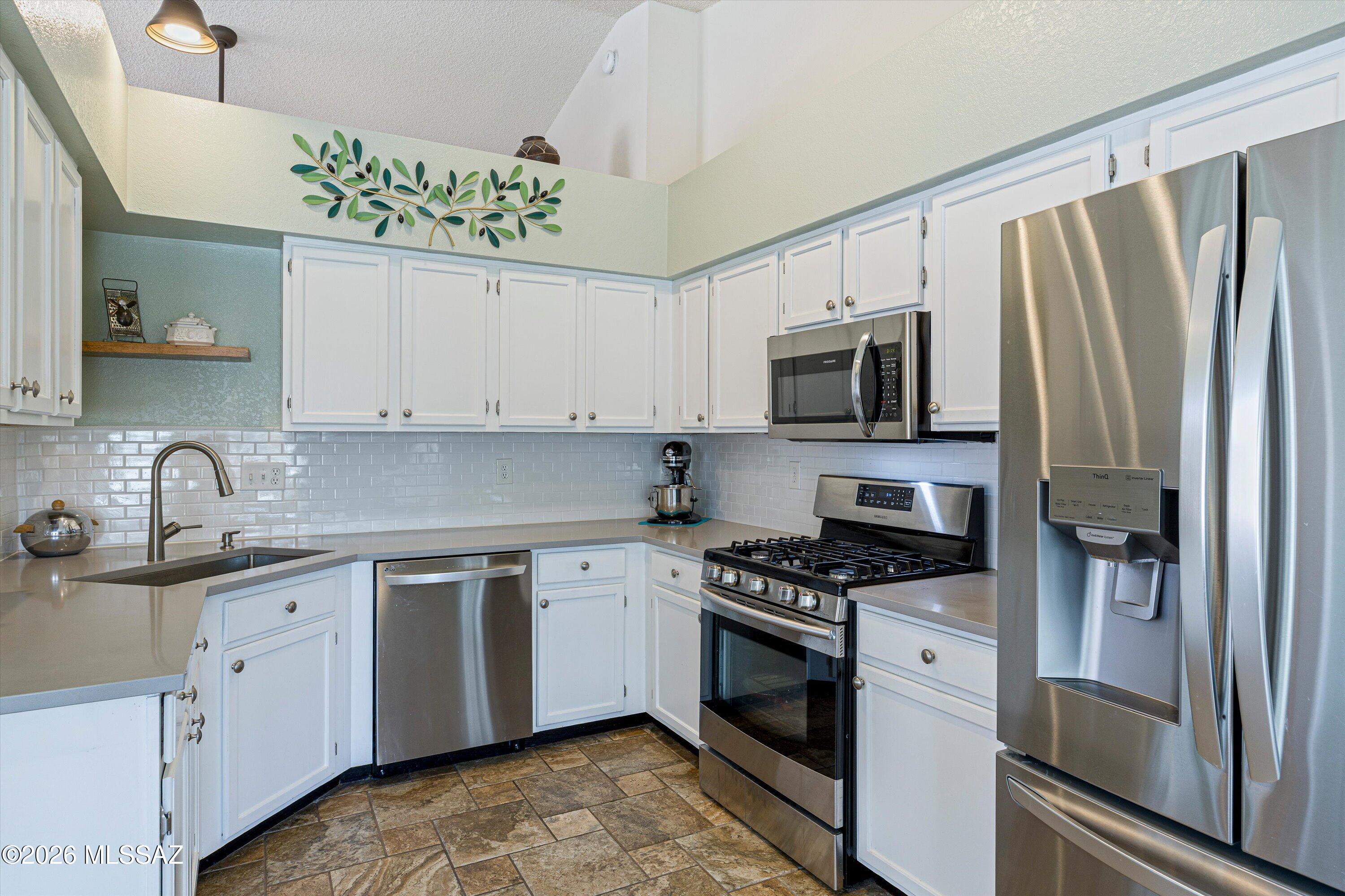 3585 West Sky Ridge Loop Tucson, AZ 85742 - Photo 1 of 1 Bright Updated Kitchen