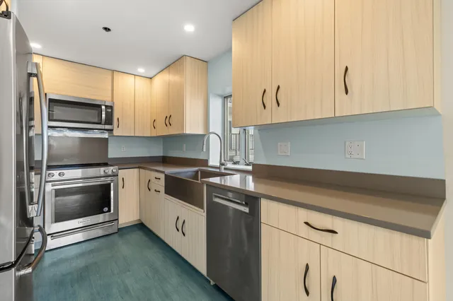 $675,000 | 149 Fort Road, Unit 6, South Portland, ME 04106