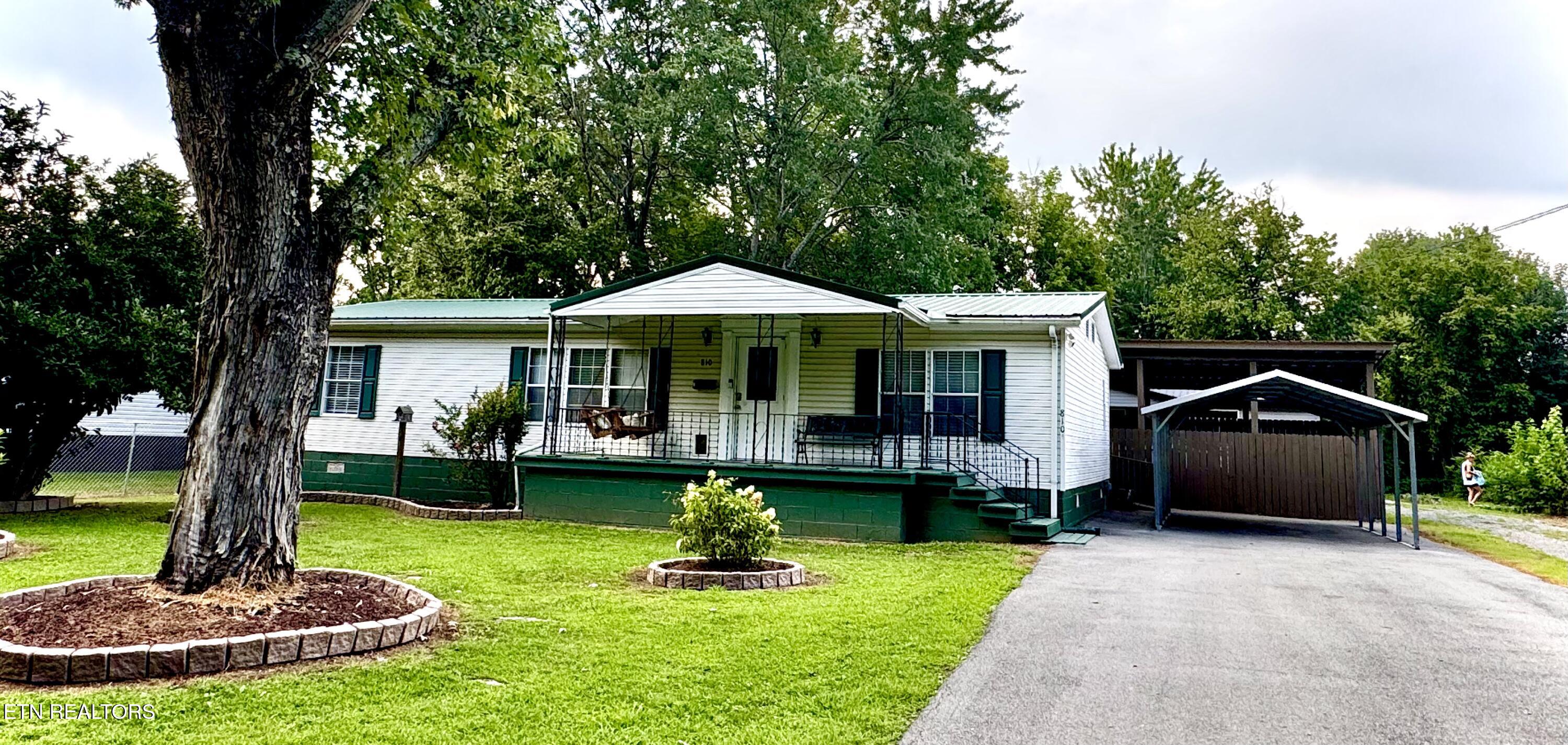 810 Rochester Avenue Middlesboro, KY 40965 - Photo 15 of 15 Paved Drive W/Carport