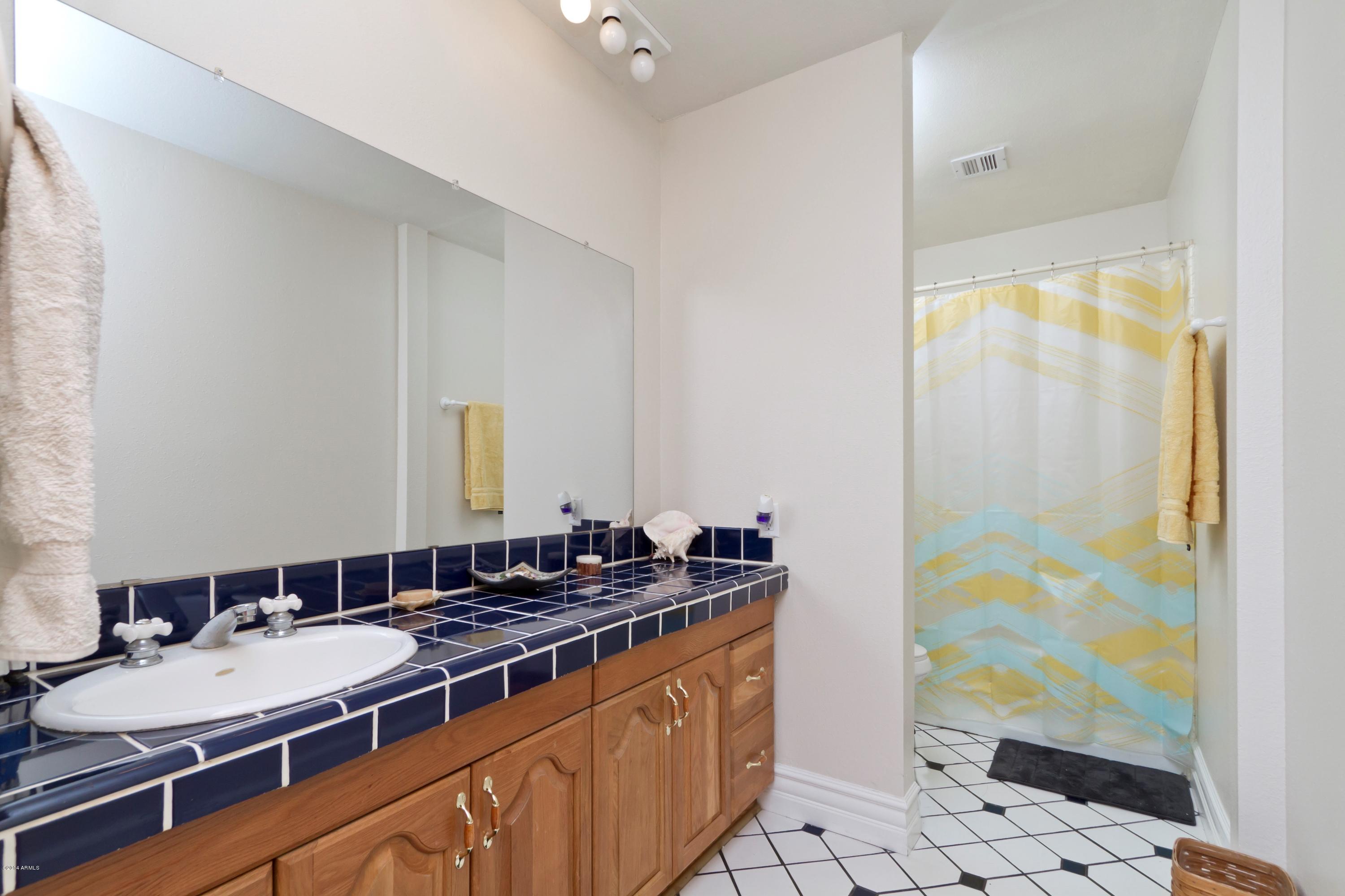 3176 East Campbell Road Gilbert, AZ 85234 - Photo 12 of 25 Front Bathroom