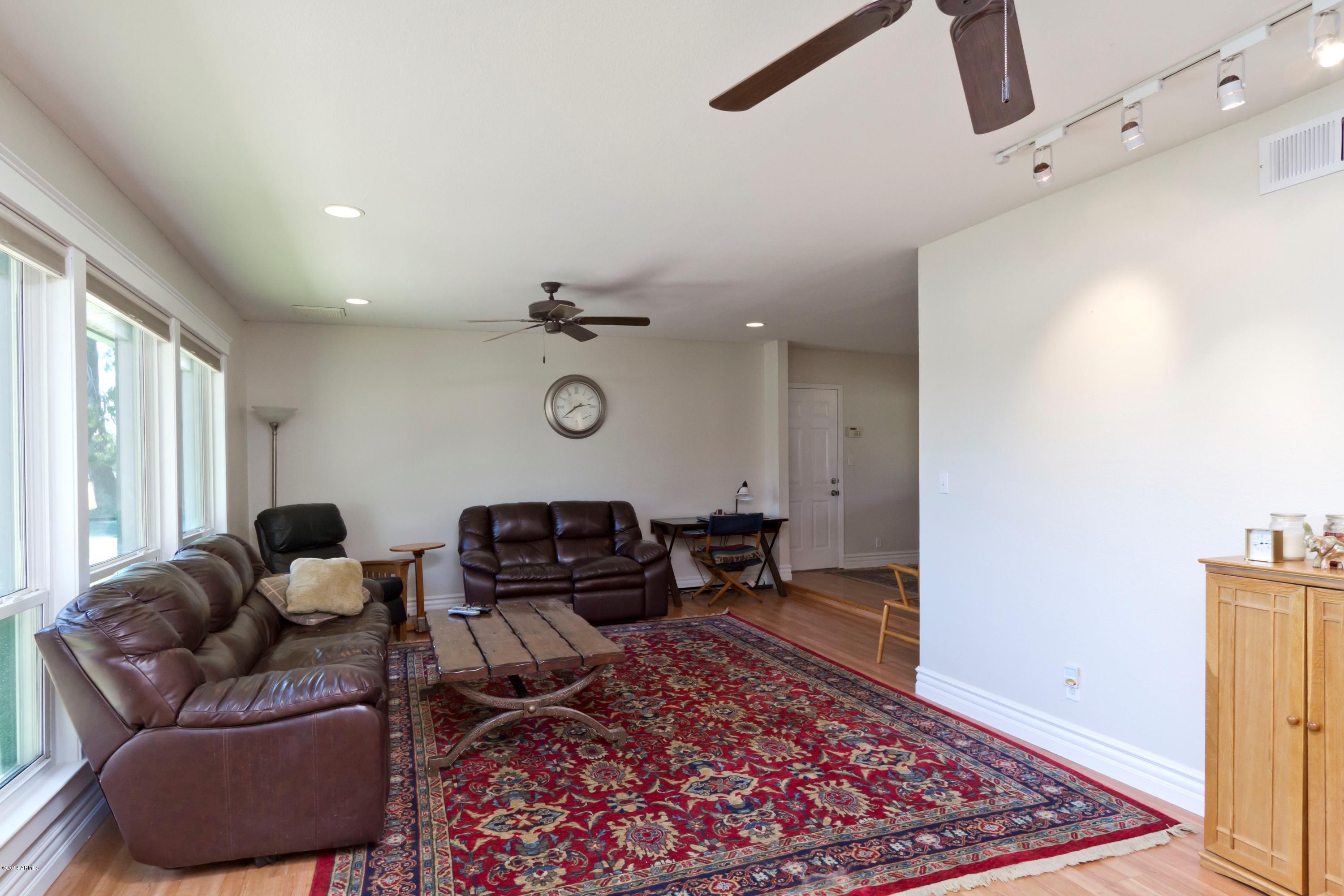 3176 East Campbell Road Gilbert, AZ 85234 - Photo 4 of 25 Living room