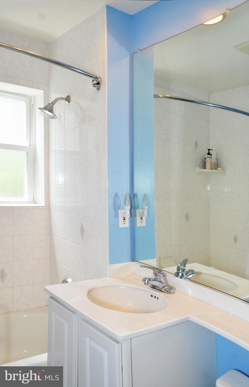 5209 Sangamore Road Bethesda, MD 20816 - Photo 17 of 30 Hall Full Bathroom with tub; main level