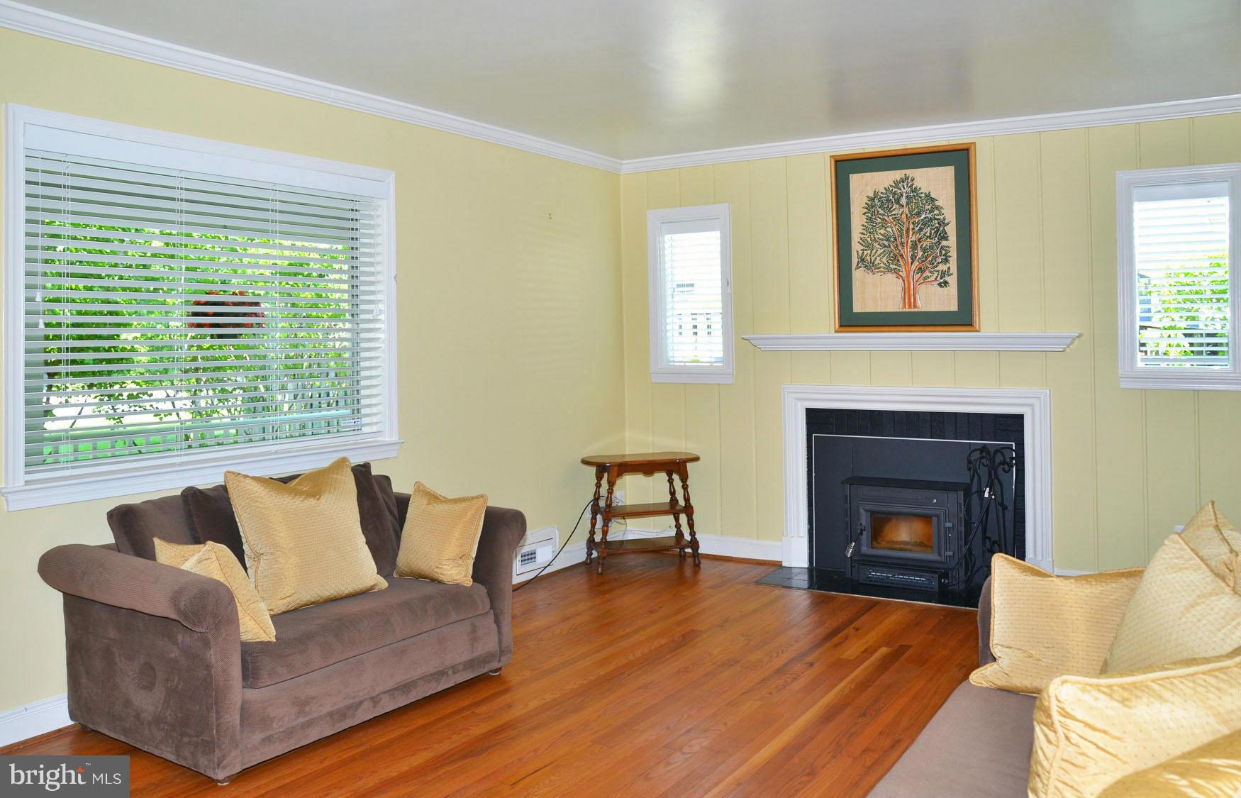 5209 Sangamore Road Bethesda, MD 20816 - Photo 9 of 30 Living Room