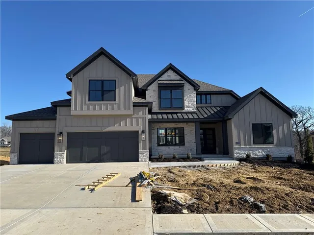 $749,900 | 13508 Terrace Park Drive, Parkville, MO 64152