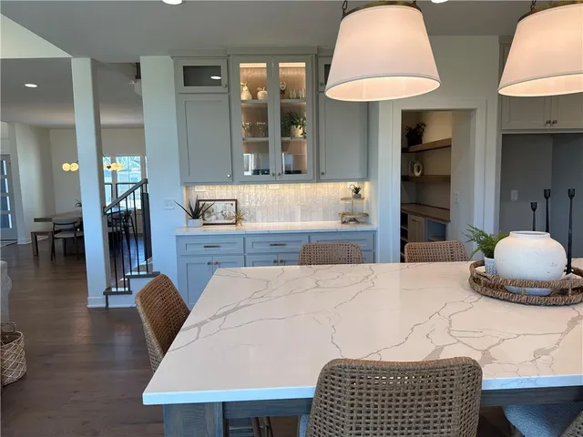 $749,900 | 13508 Terrace Park Drive, Parkville, MO 64152