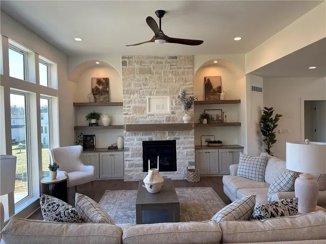 $749,900 | 13508 Terrace Park Drive, Parkville, MO 64152