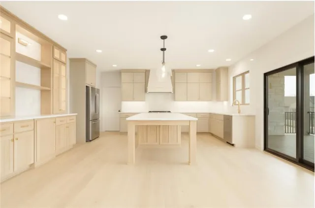 $749,900 | 13508 Terrace Park Drive, Parkville, MO 64152