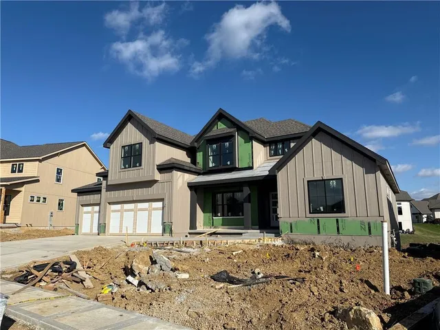 $749,900 | 13508 Terrace Park Drive, Parkville, MO 64152