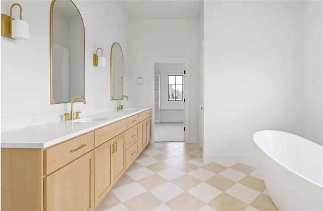 $749,900 | 13508 Terrace Park Drive, Parkville, MO 64152