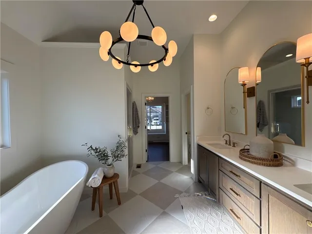 $749,900 | 13508 Terrace Park Drive, Parkville, MO 64152