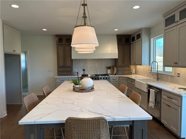 $749,900 | 13508 Terrace Park Drive, Parkville, MO 64152