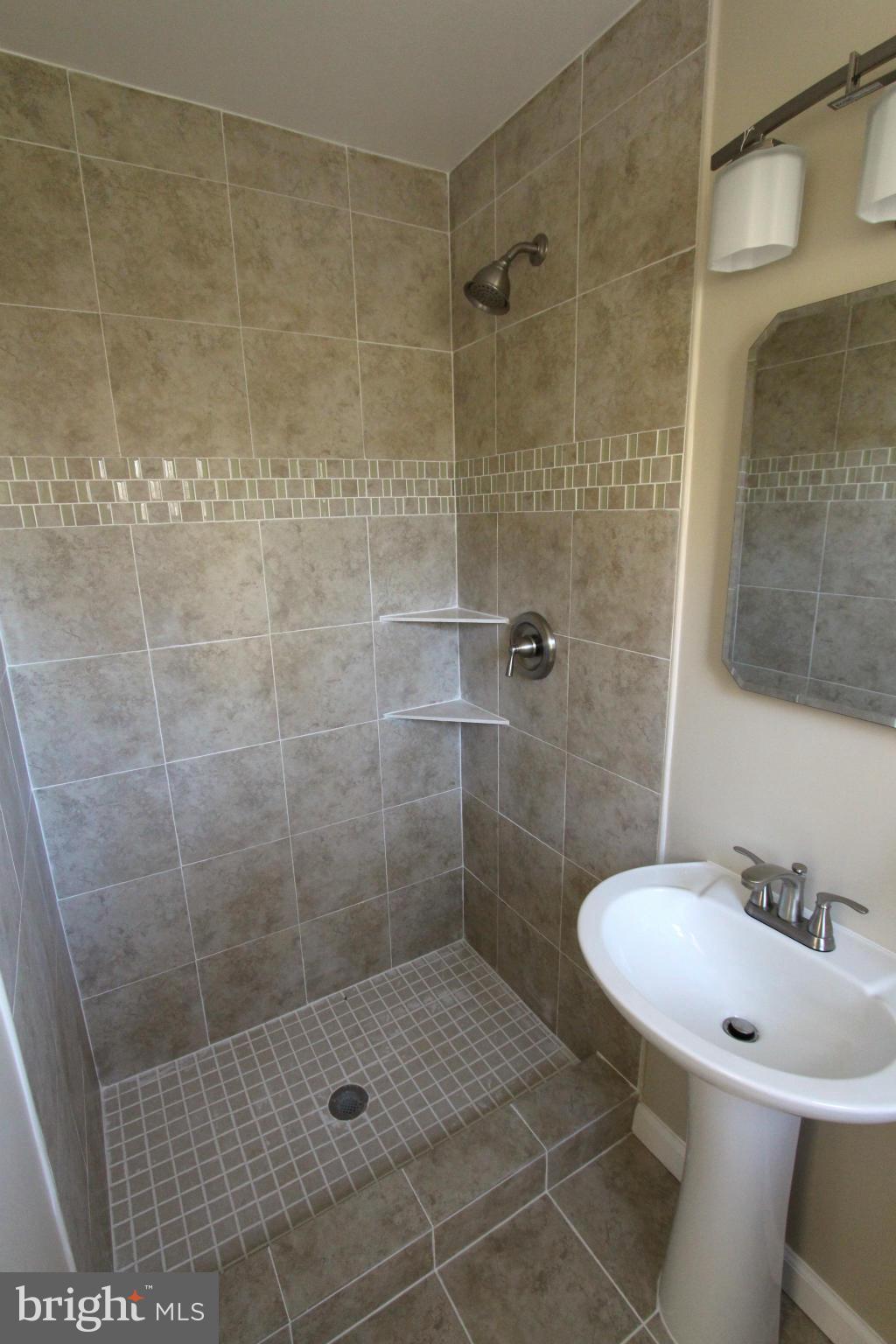 6609 Huntsman Boulevard Springfield, VA 22152 - Photo 14 of 30 Bath (Master)