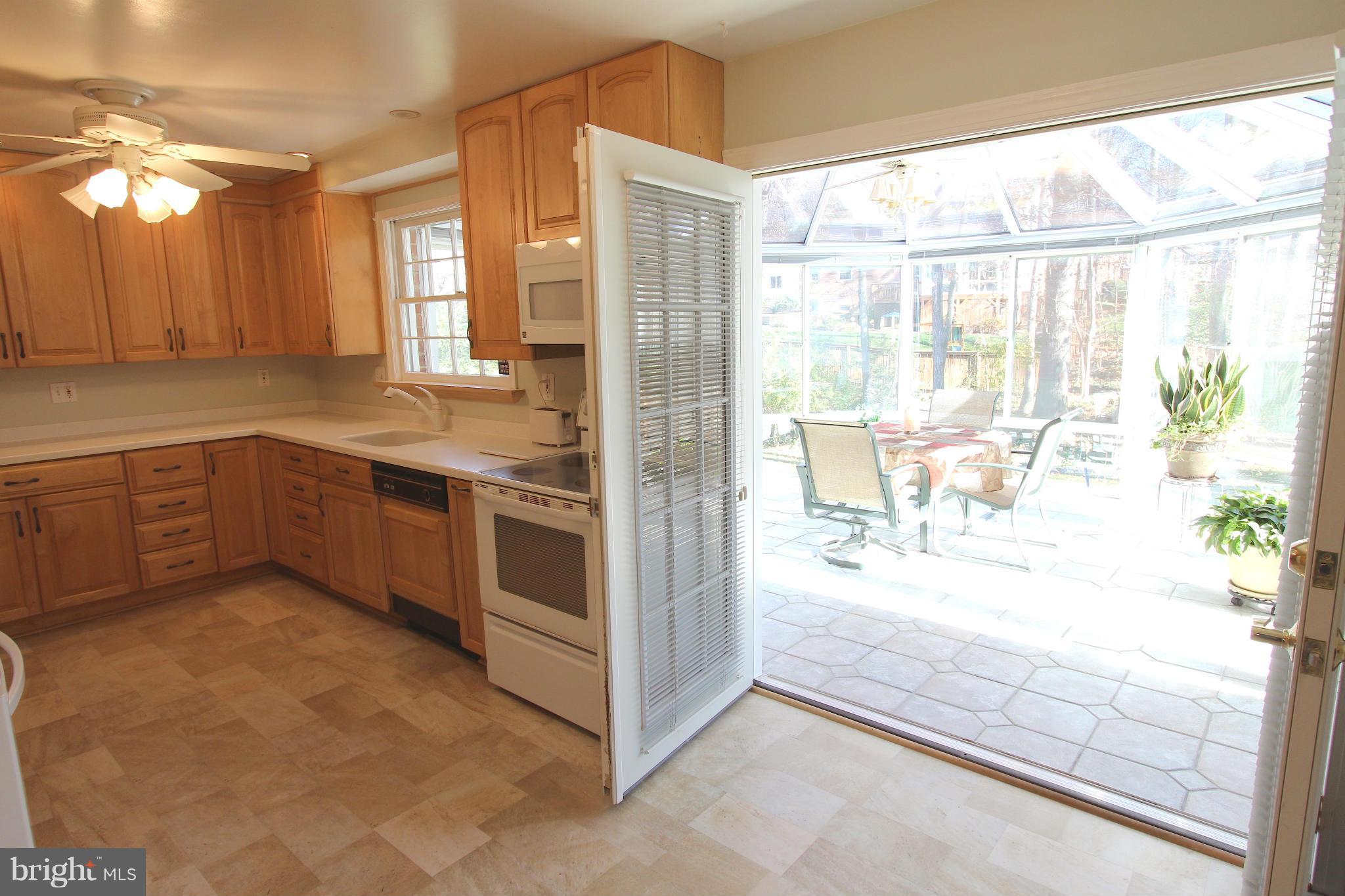 6609 Huntsman Boulevard Springfield, VA 22152 - Photo 3 of 30 Kitchen