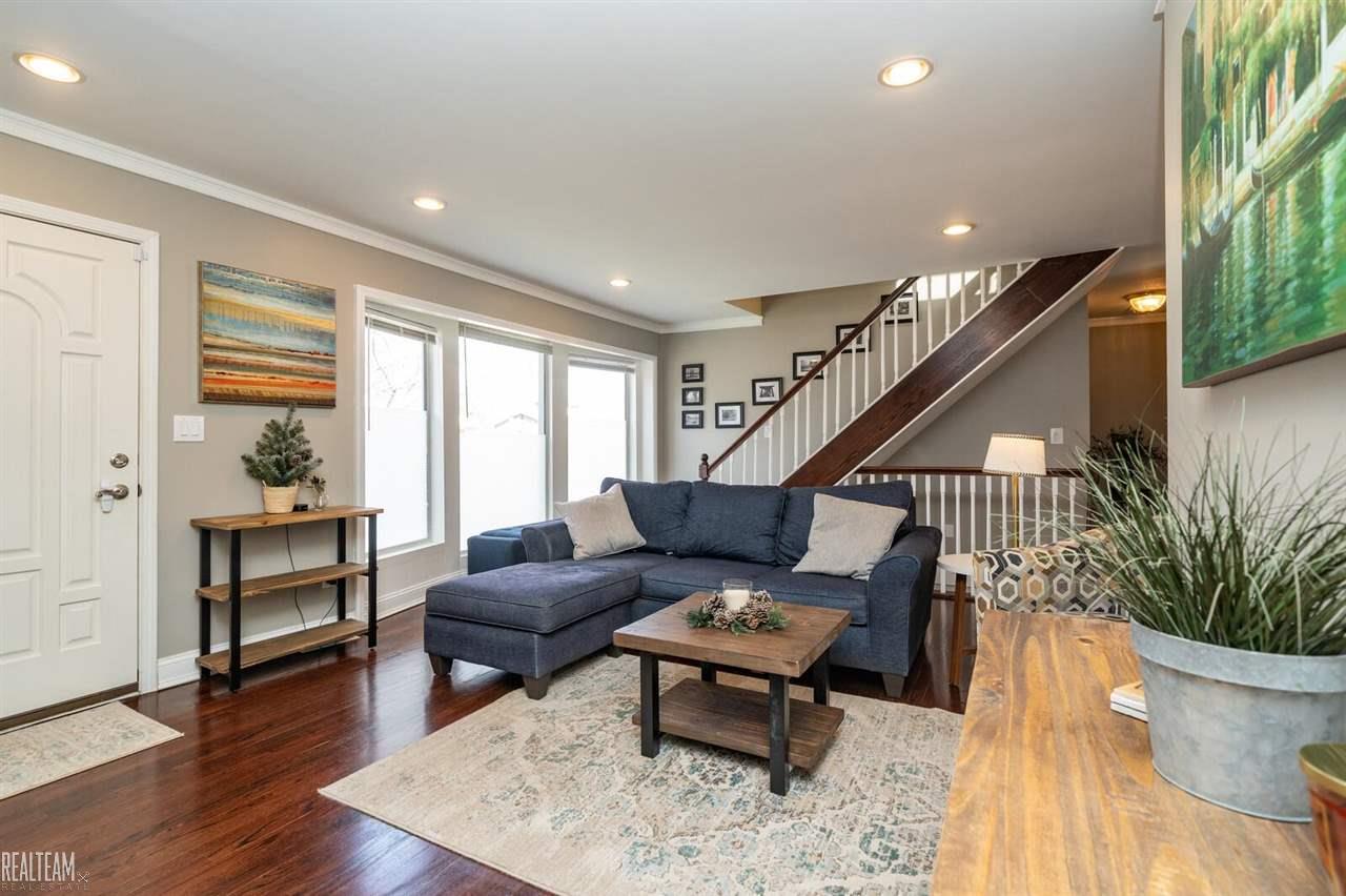 247 Winry Drive Rochester Hills, MI 48307 - Photo 2 of 44