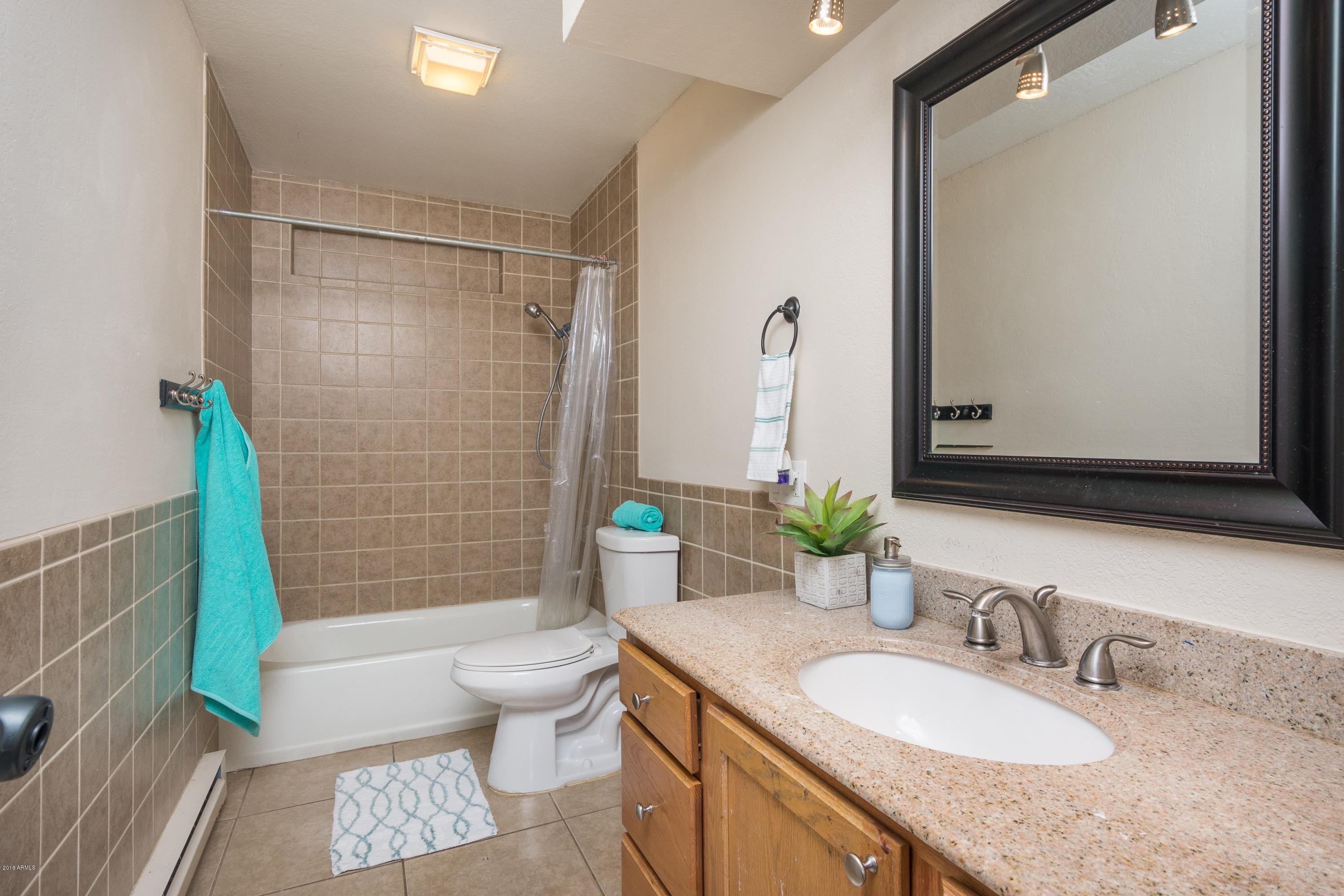 2023 East Kathleen Road Phoenix, AZ 85022 - Photo 14 of 16 Guest Bath