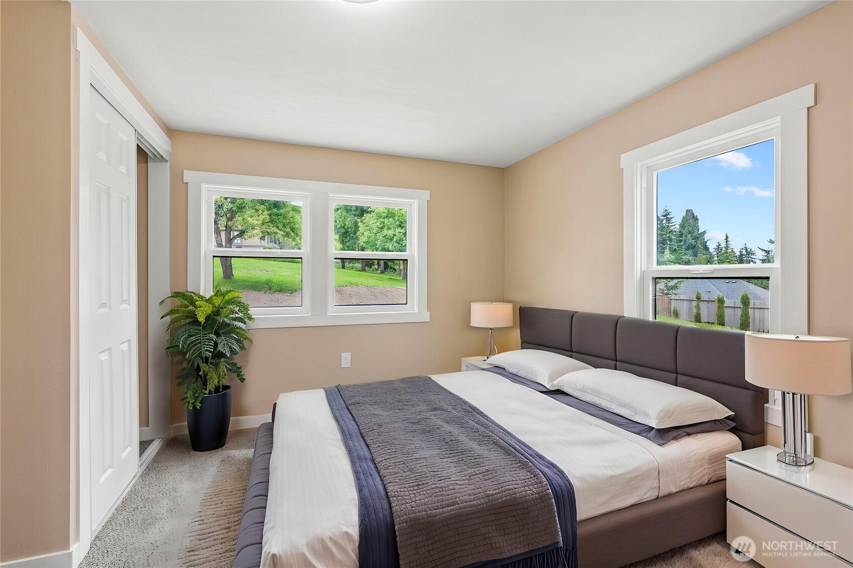 2914 Columbia Heights Road Longview, WA 98632 - Photo 11 of 29 a bedroom with a bed and a large window