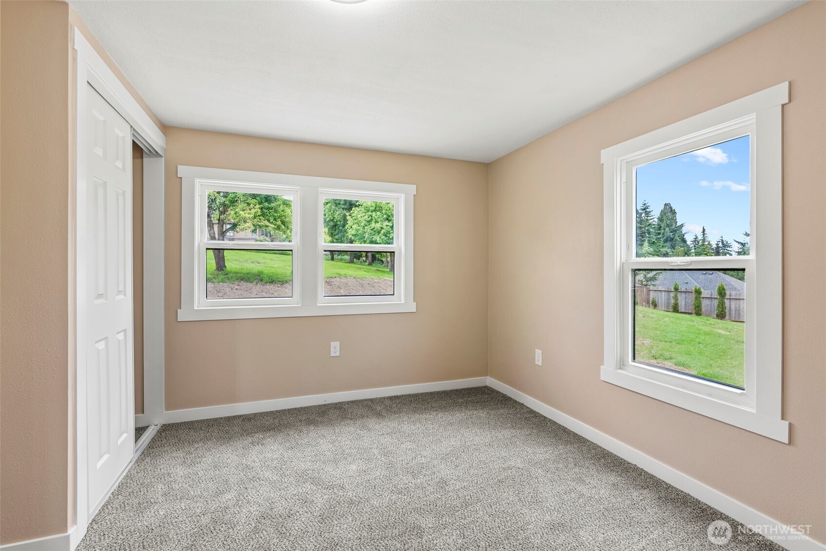 2914 Columbia Heights Road Longview, WA 98632 - Photo 12 of 29 an empty room with windows