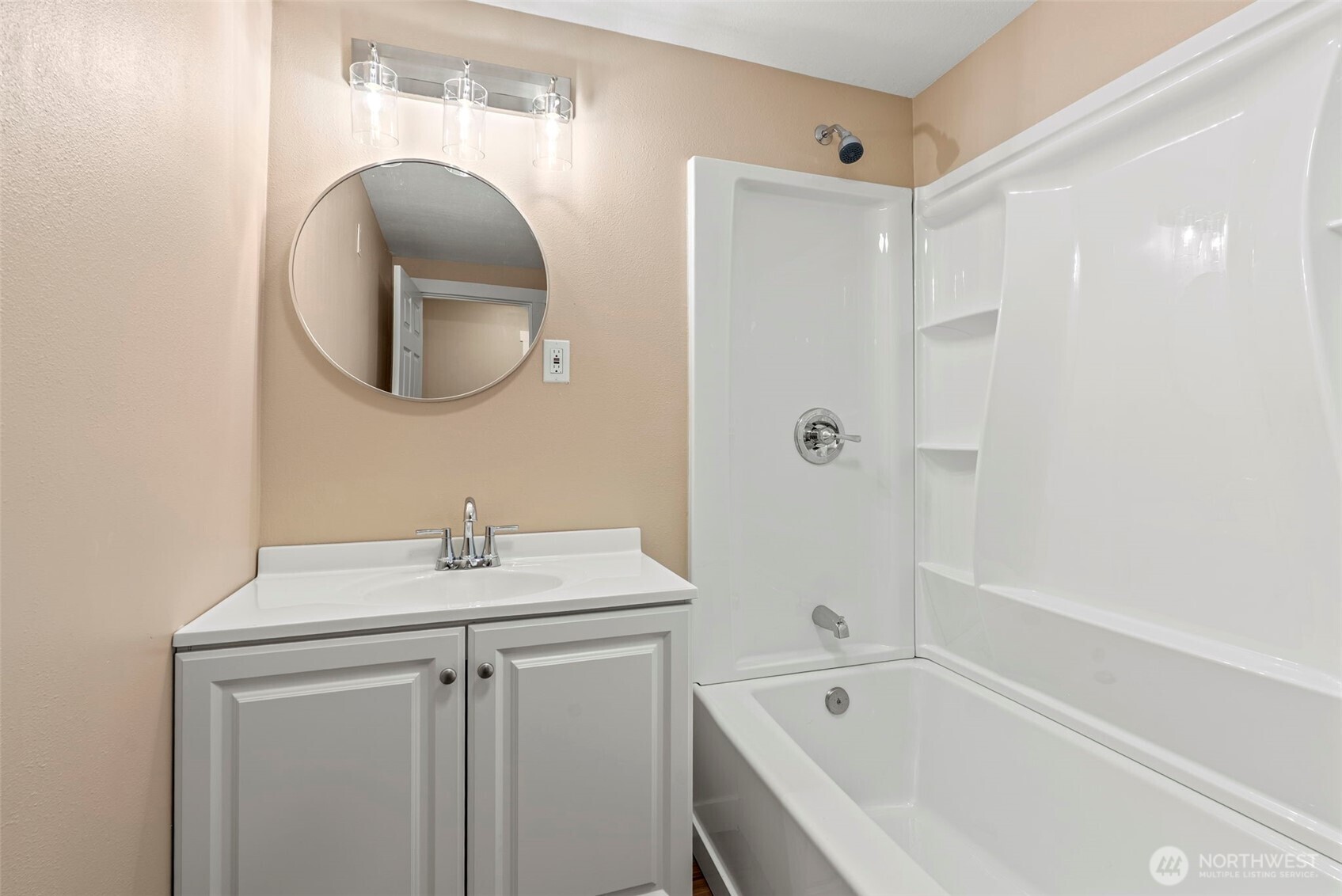 2914 Columbia Heights Road Longview, WA 98632 - Photo 19 of 29 a bathroom with a sink a toilet and a bathtub