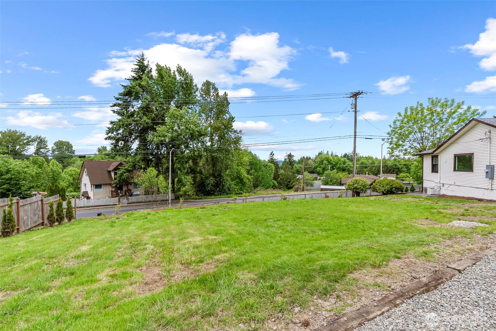 2914 Columbia Heights Road Longview, WA 98632 - Photo 27 of 29 a backyard of a house with table and chairs