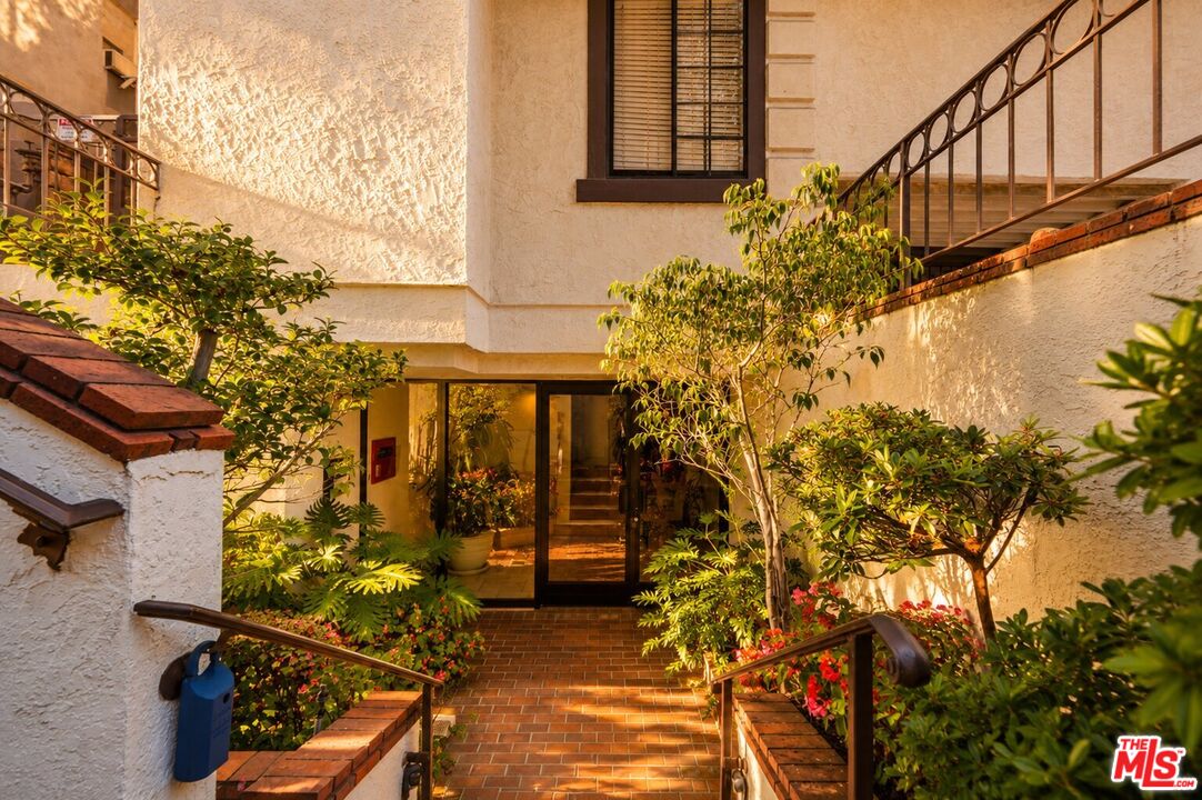 432 South Hamel Road, Unit 303 Los Angeles, CA 90048 - Photo 24 of 26
