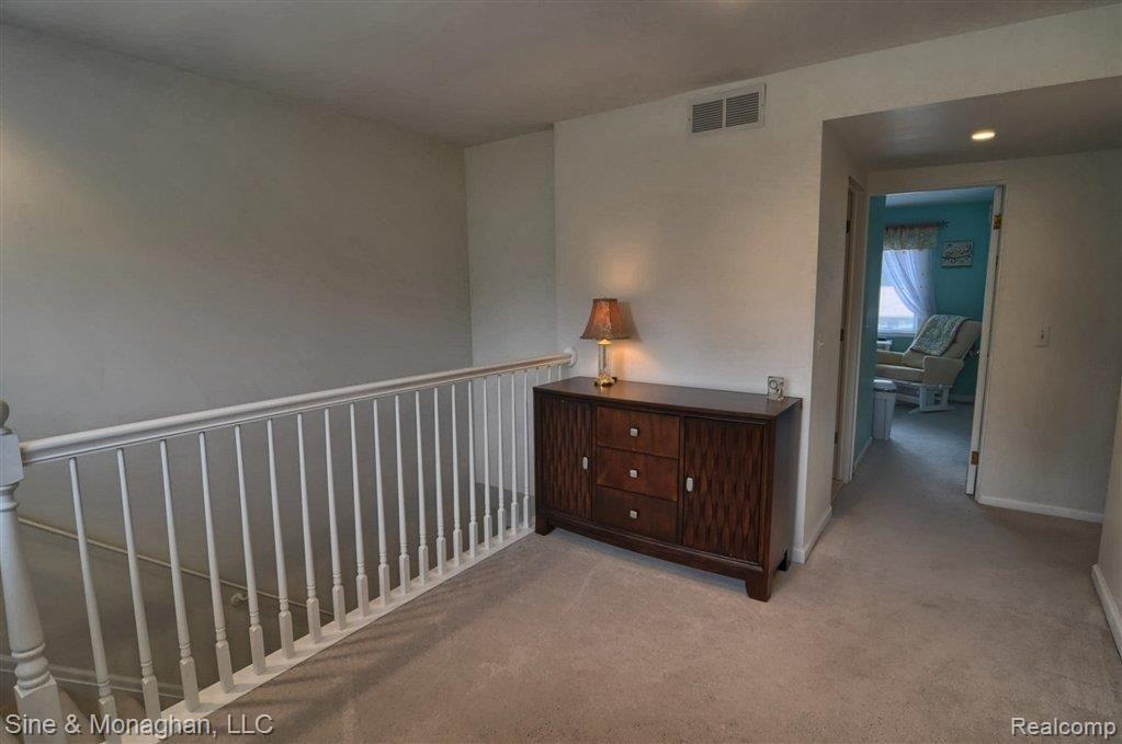 5 Hampton Road Grosse Pointe, MI 48236 - Photo 16 of 28 2nd Floor Landing 2nd View.jpg