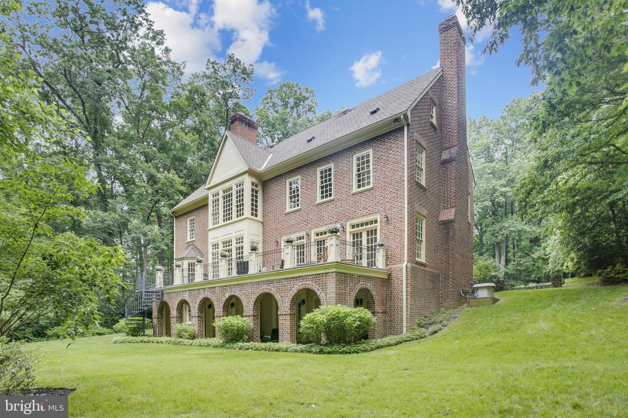 930 Towlston Road McLean, VA 22102 - Photo 4 of 72 Back exterior