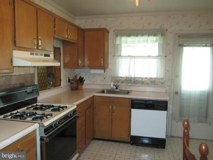 4107 Westmeath Road Nottingham, MD 21236 - Photo 8 of 15 Kitchen