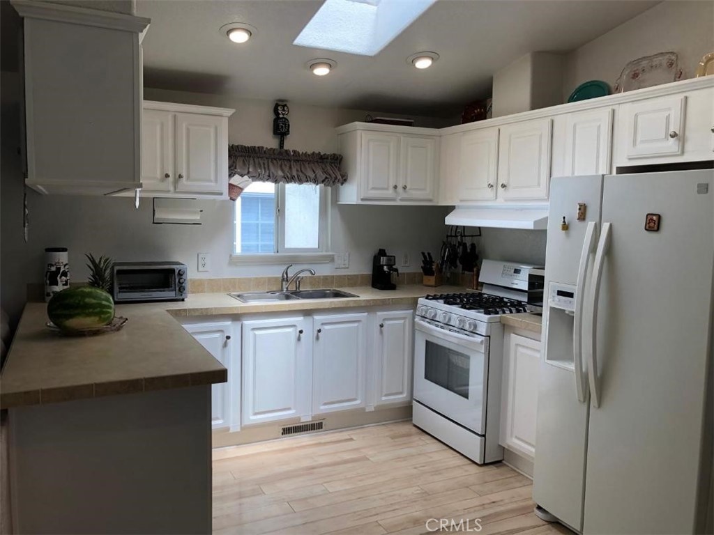 8600 Contreras Street, Unit 39 Paramount, CA 90723 - Photo 5 of 19