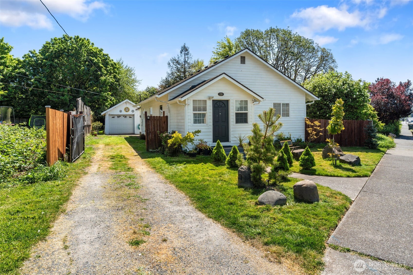 226 Southwest 16th Street Chehalis, WA 98532 - Photo 29 of 38 a front view of a house with garden