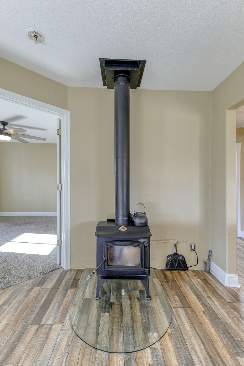 5082 Happy Valley Road Anderson, CA 96007 - Photo 51 of 66 a view of a livingroom with wooden floor and furniture