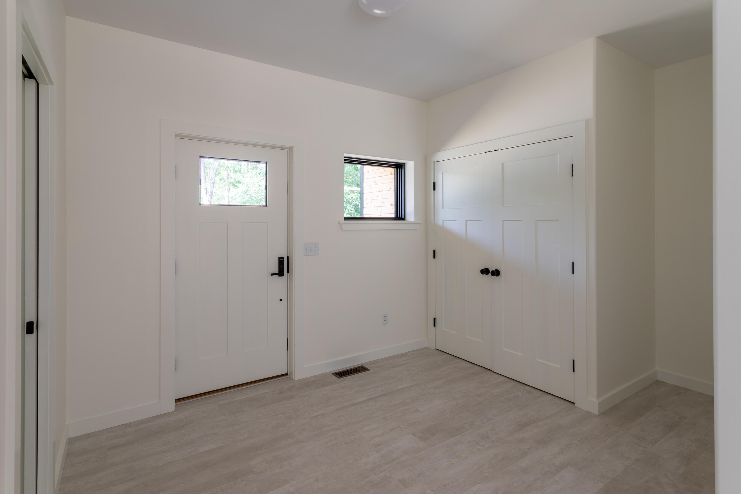 189 Oak Ridge Road Biddeford, ME 04005 - Photo 5 of 16 OVP_GH_-1003