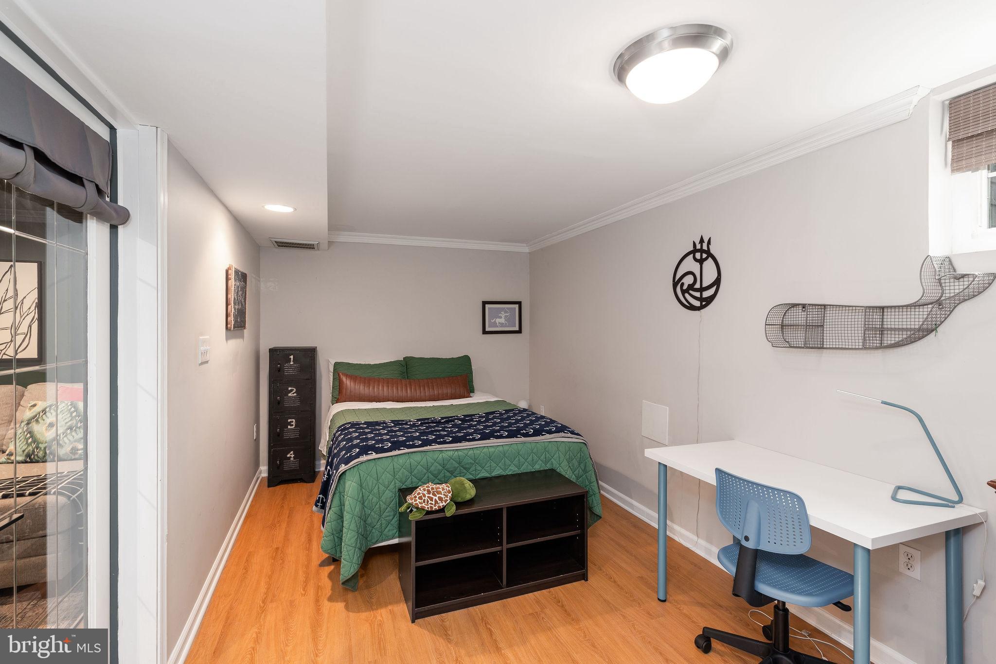 9 Beach Road Severna Park, MD 21146 - Photo 28 of 58 a bedroom with a bed and a desk